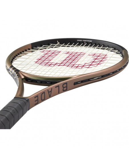 Wilson Blade 100 V8.0 2022 Tennis Ketcher 